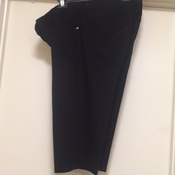 Capris lightly worn like new - Picture 1 of 3